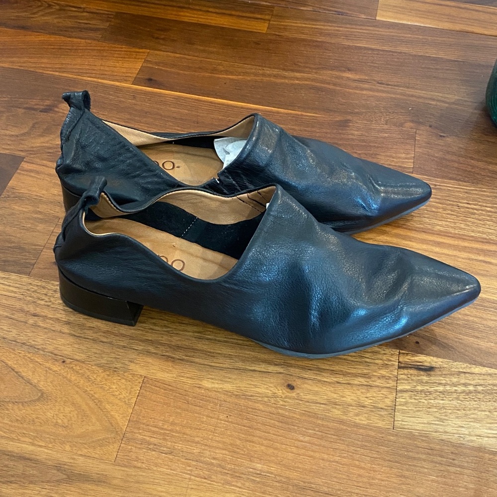 BUENO women's marley pointed-toe slip on shoes in black - Picture 3 of 7